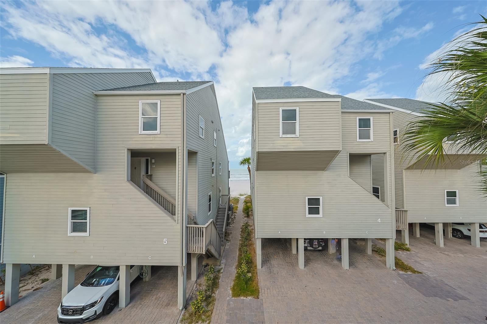 PELICANS POINTE BEACH HOMES - Residential