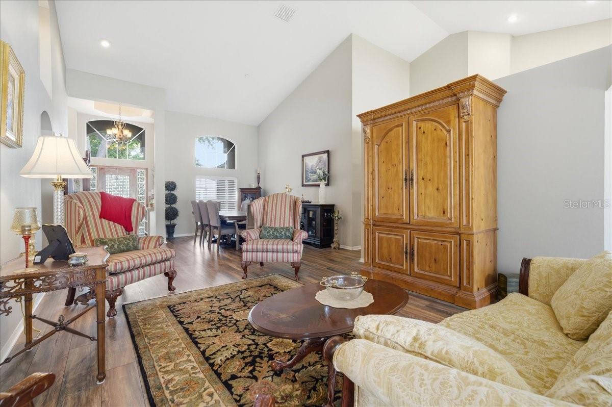 RIVER CROSSING ESTATES - Residential