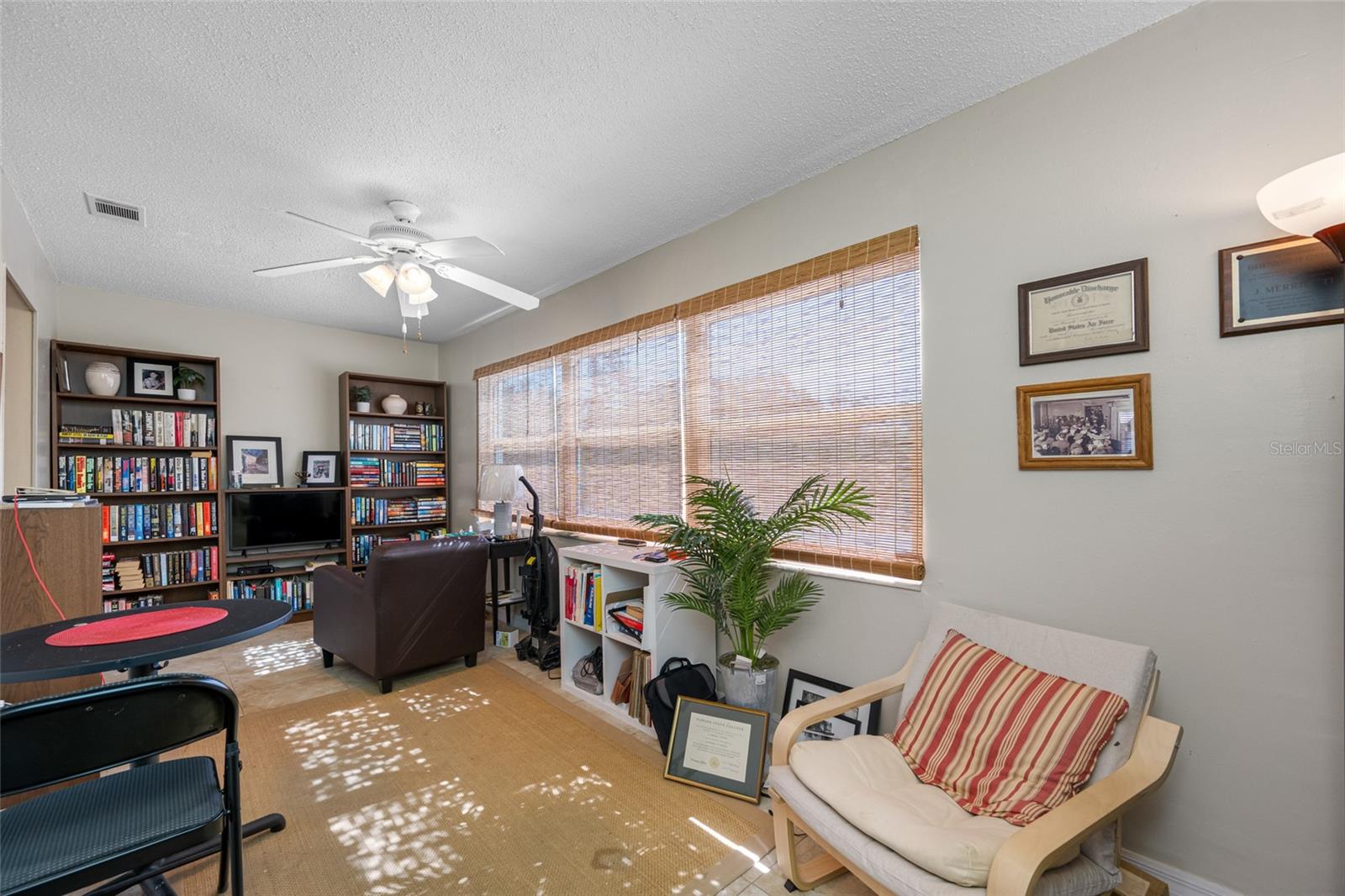 PARADISE SHORES - Residential