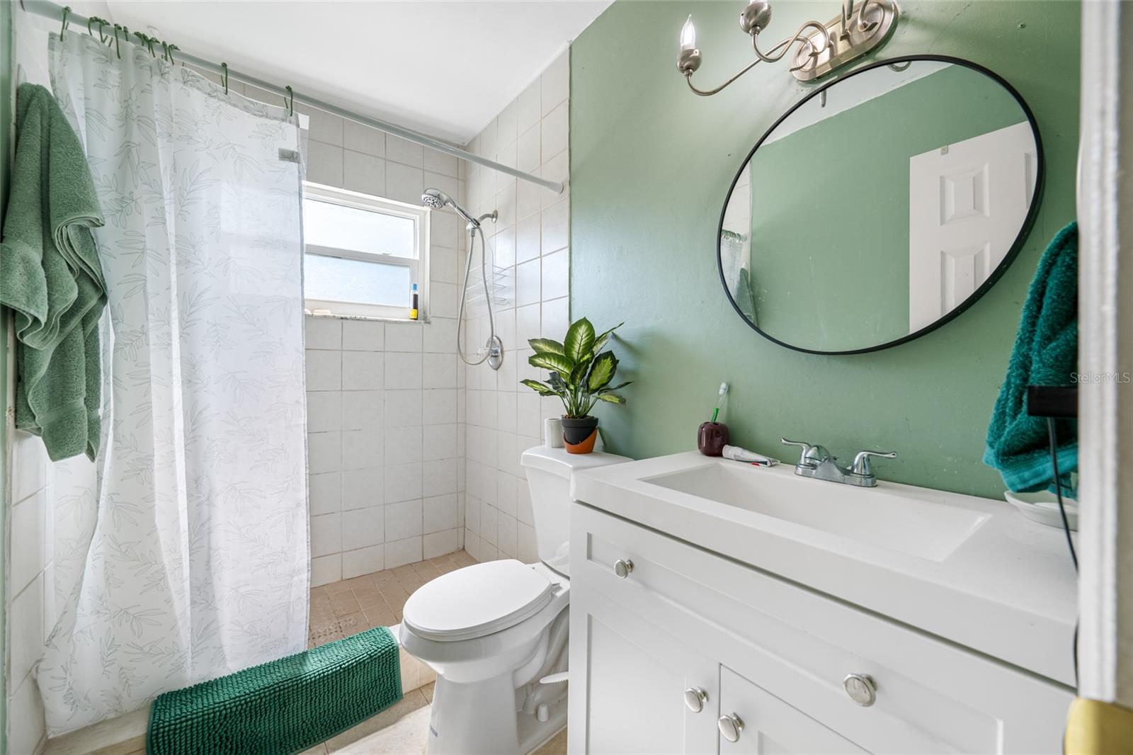 PARADISE SHORES - Residential