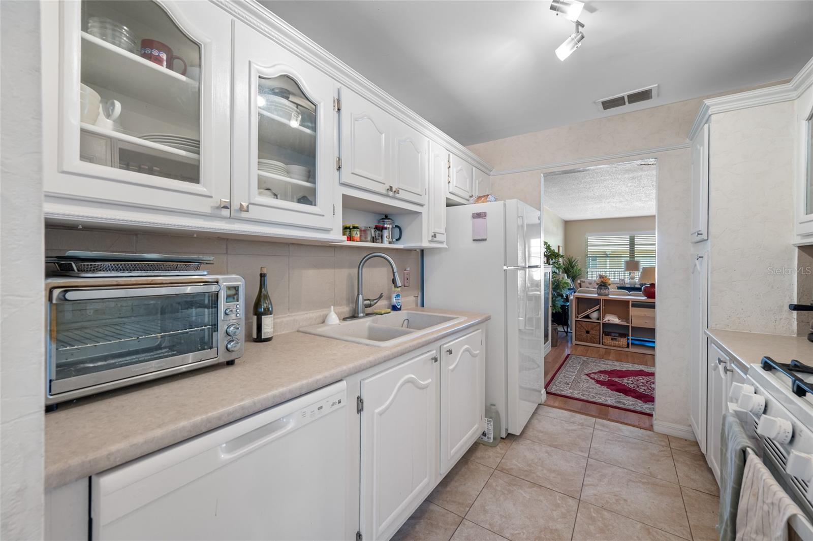 PARADISE SHORES - Residential