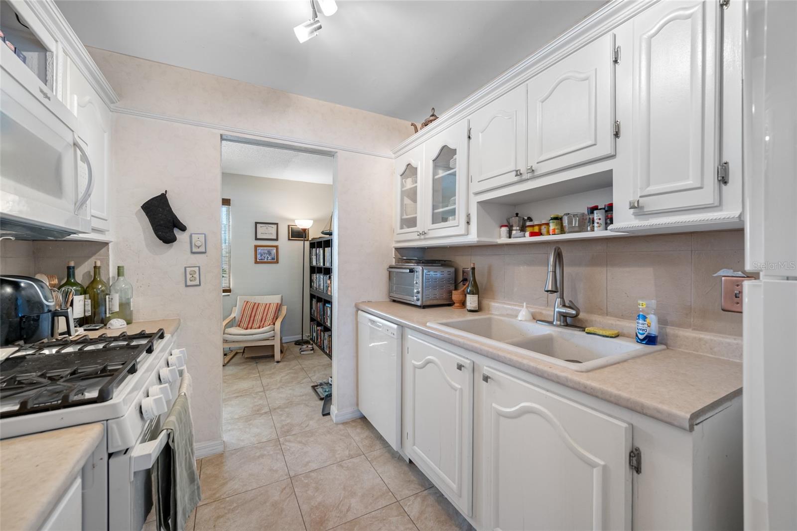 PARADISE SHORES - Residential