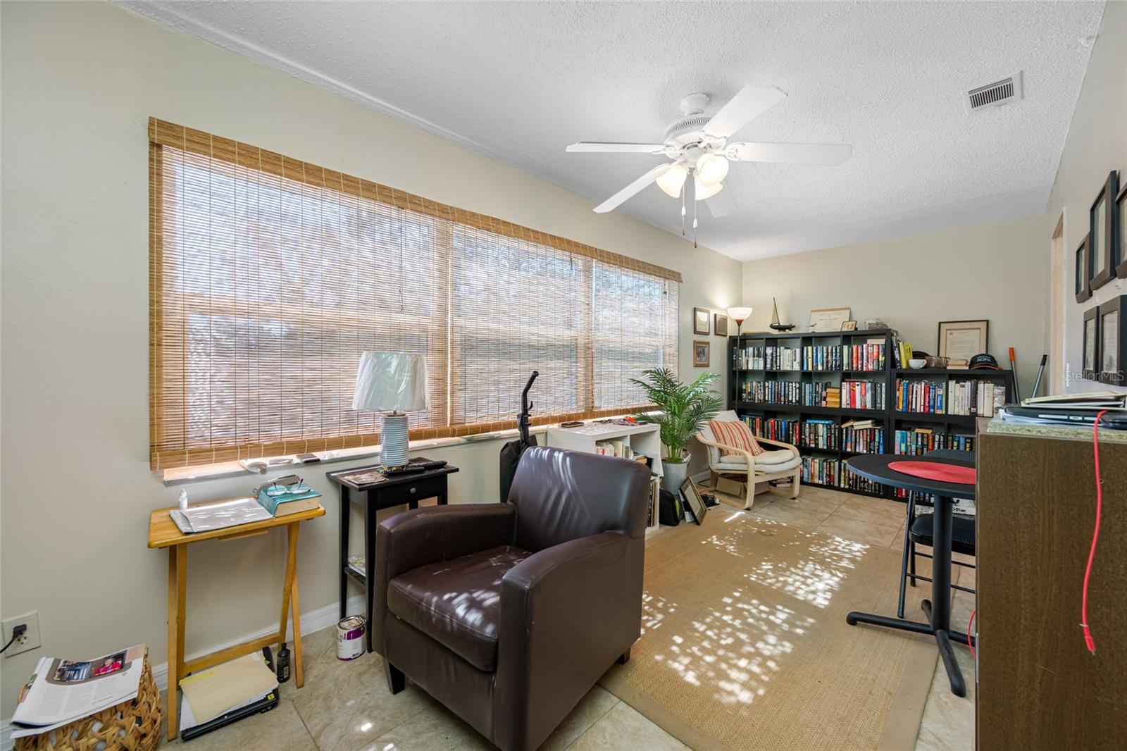 PARADISE SHORES - Residential