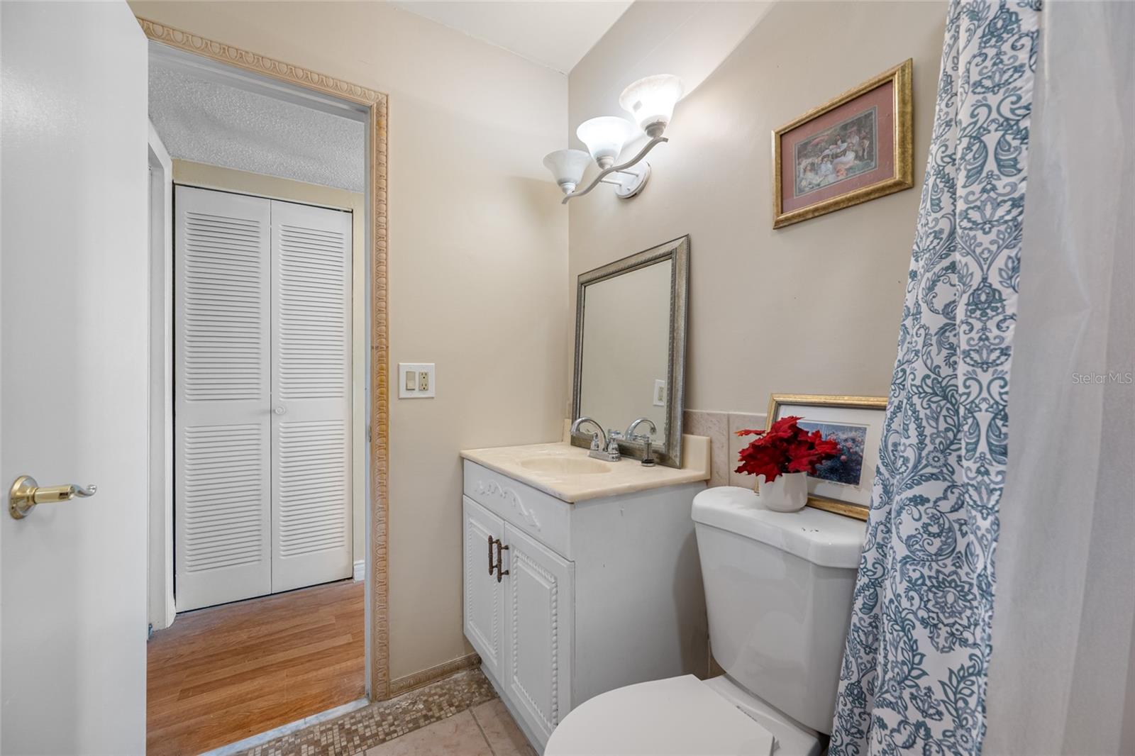 PARADISE SHORES - Residential