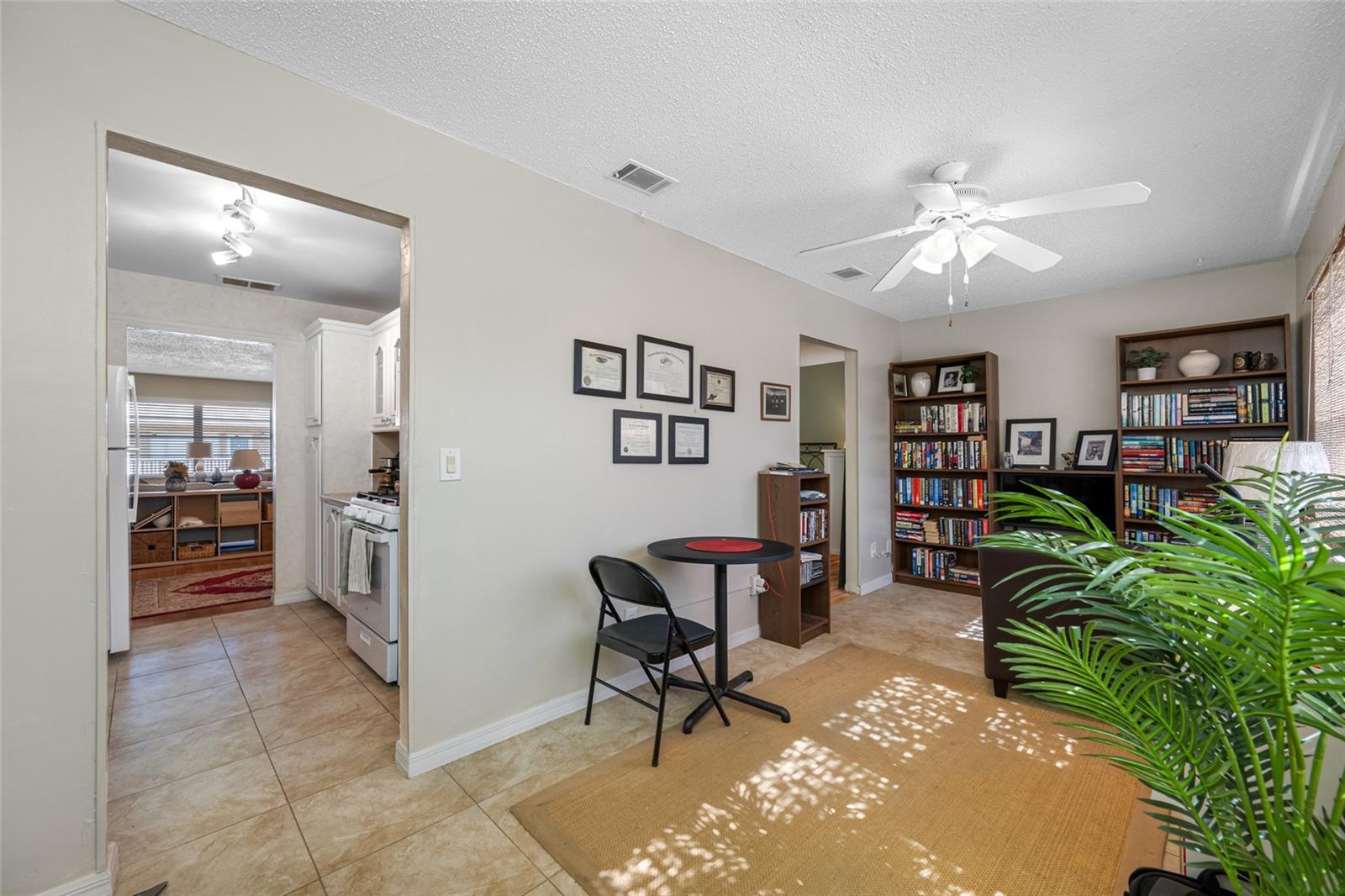 PARADISE SHORES - Residential