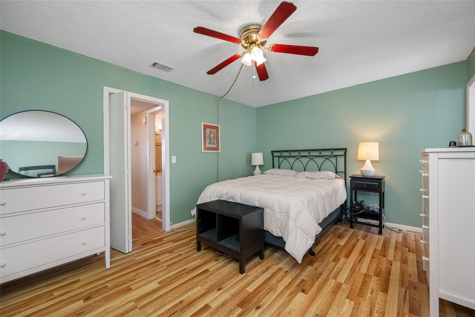 PARADISE SHORES - Residential