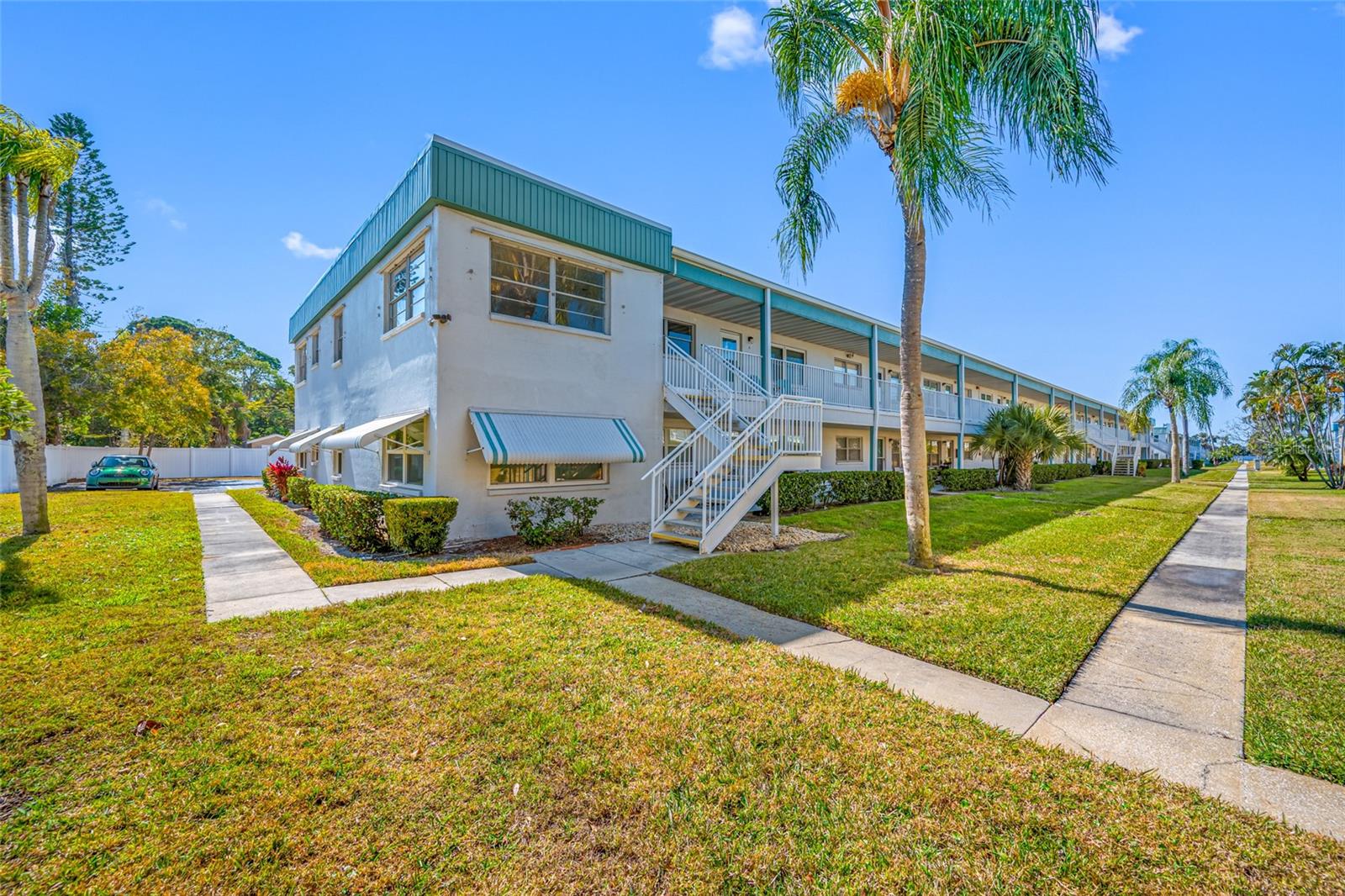 PARADISE SHORES - Residential