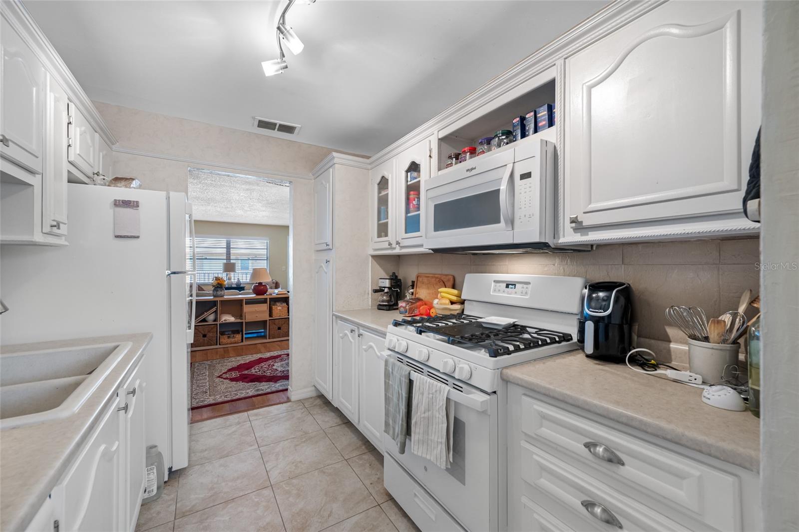 PARADISE SHORES - Residential