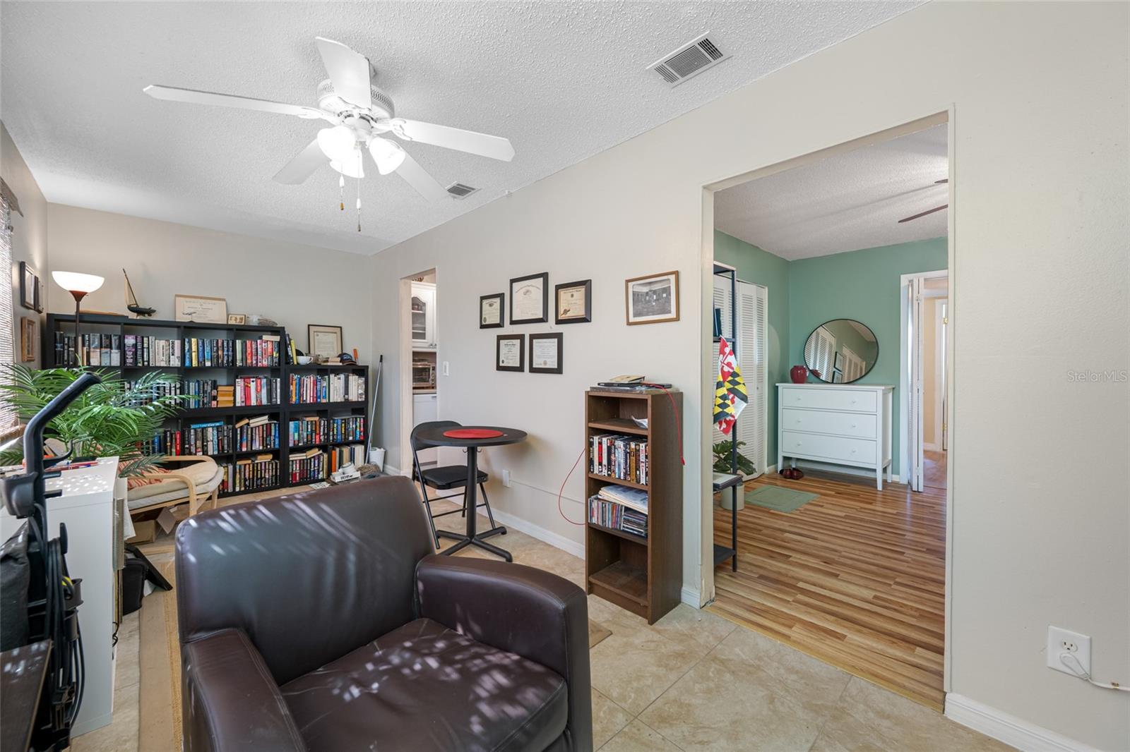 PARADISE SHORES - Residential