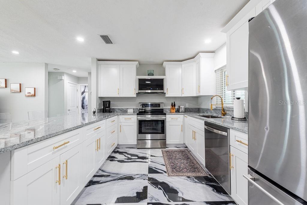 BONNIE LYNN ESTATES - Residential Lease