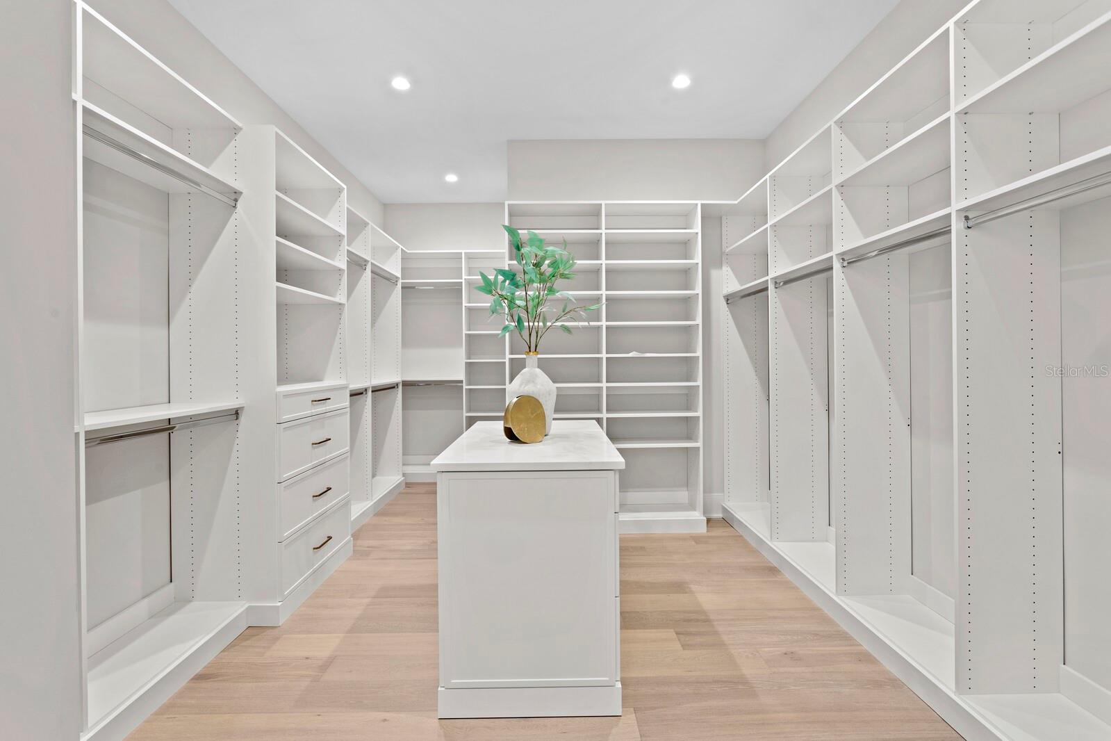 DAVIS ISLANDS PB10 PG52 TO 57 - Residential