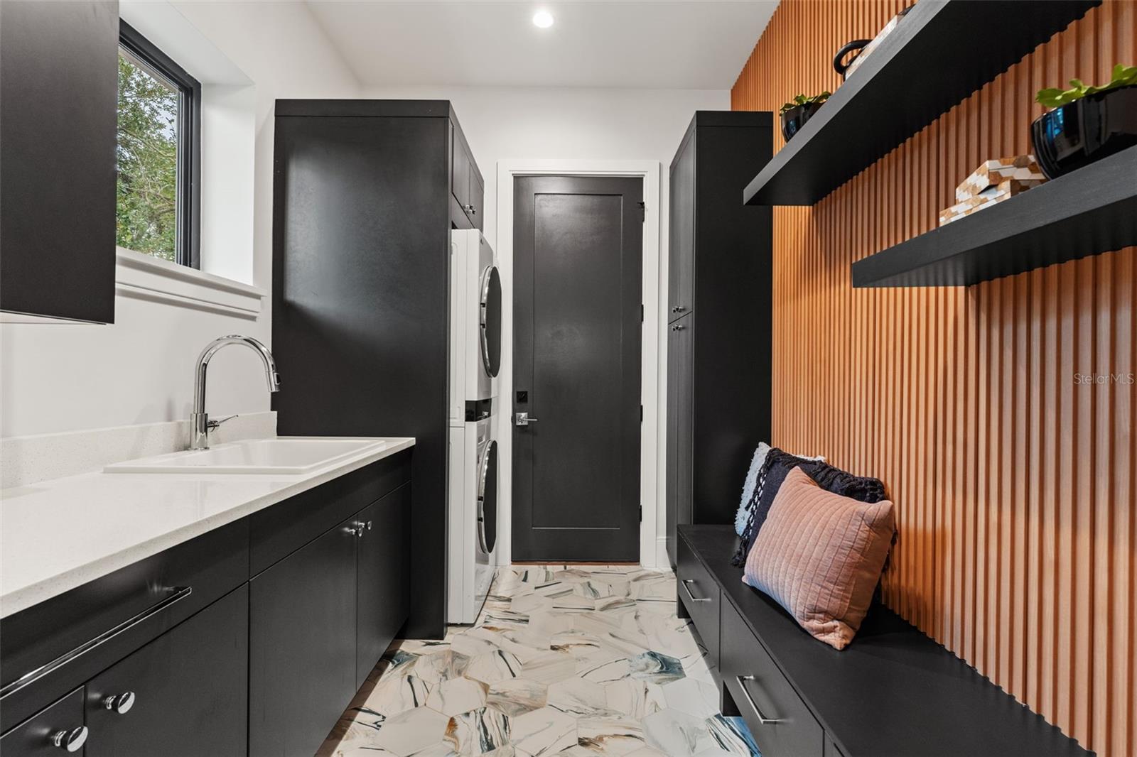 DAVIS ISLANDS PB10 PG52 TO 57 - Residential