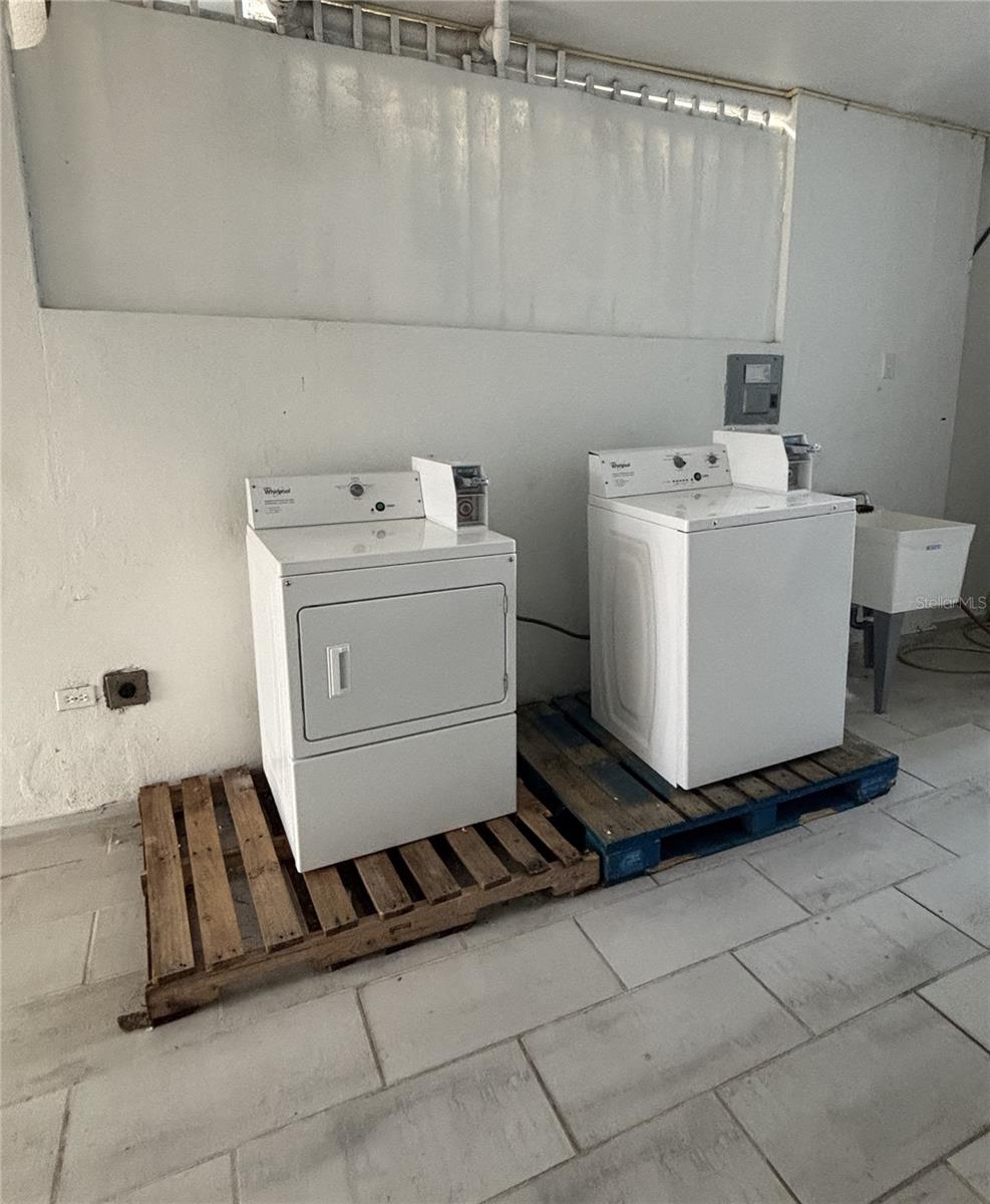 URB. LAS LOMAS - Residential Lease