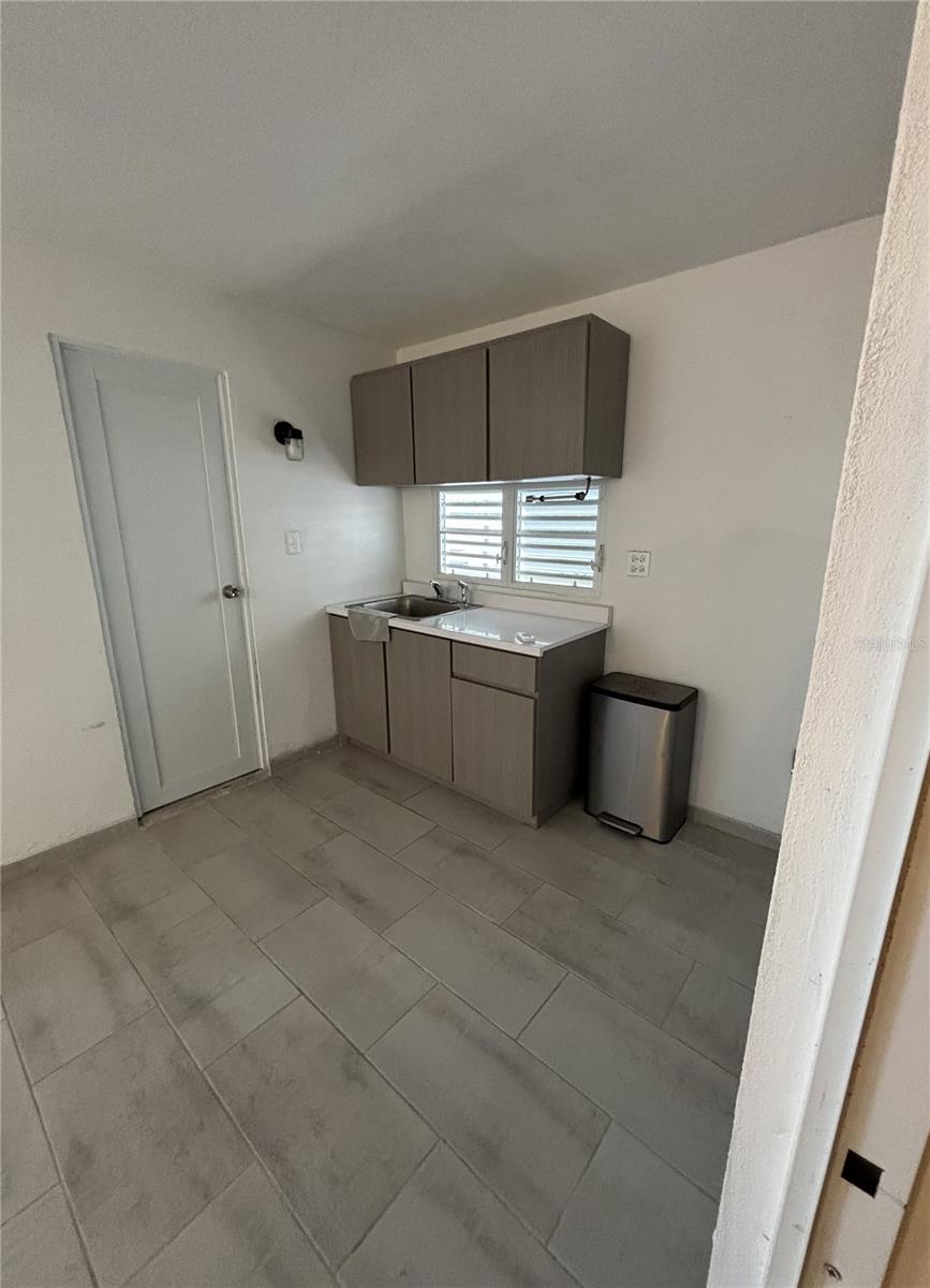 URB. LAS LOMAS - Residential Lease