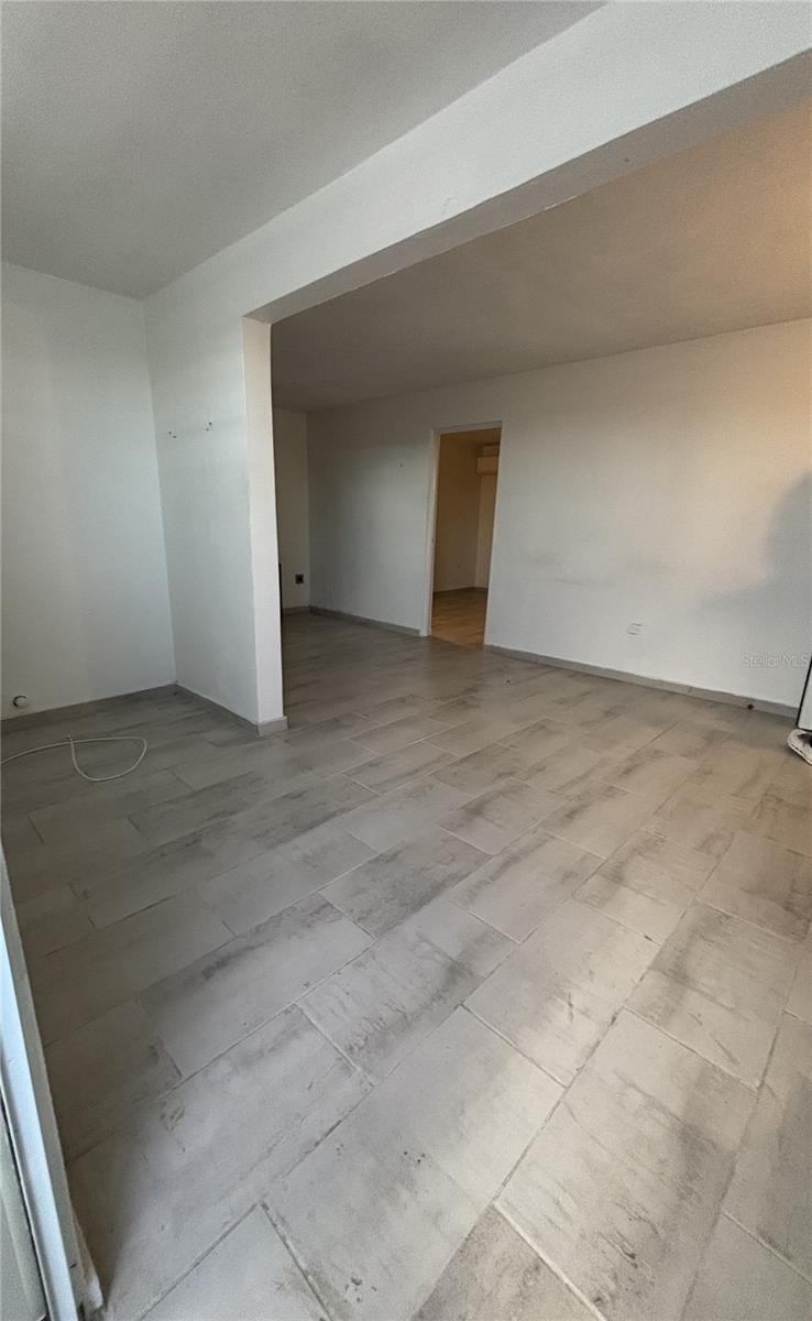 URB. LAS LOMAS - Residential Lease