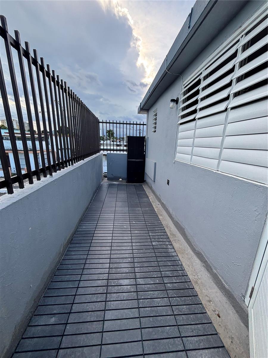 URB. LAS LOMAS - Residential Lease