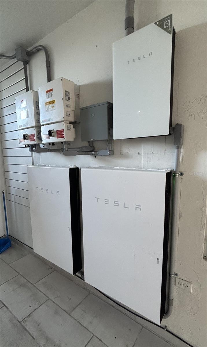 URB. LAS LOMAS - Residential Lease