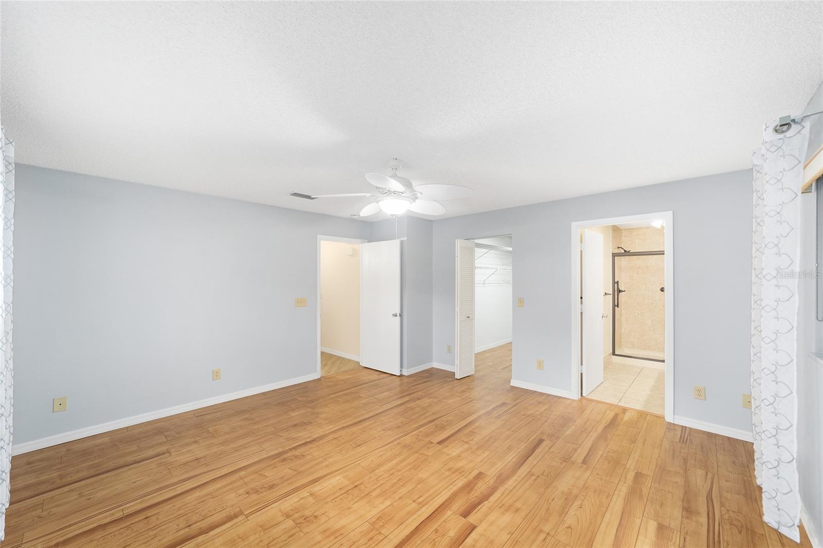 ON TOP OF THE WORLD - Residential