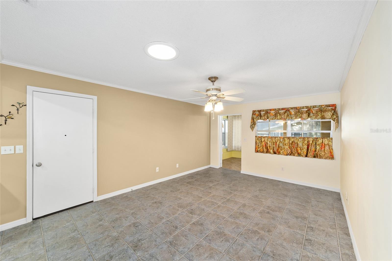 ON TOP OF THE WORLD - Residential