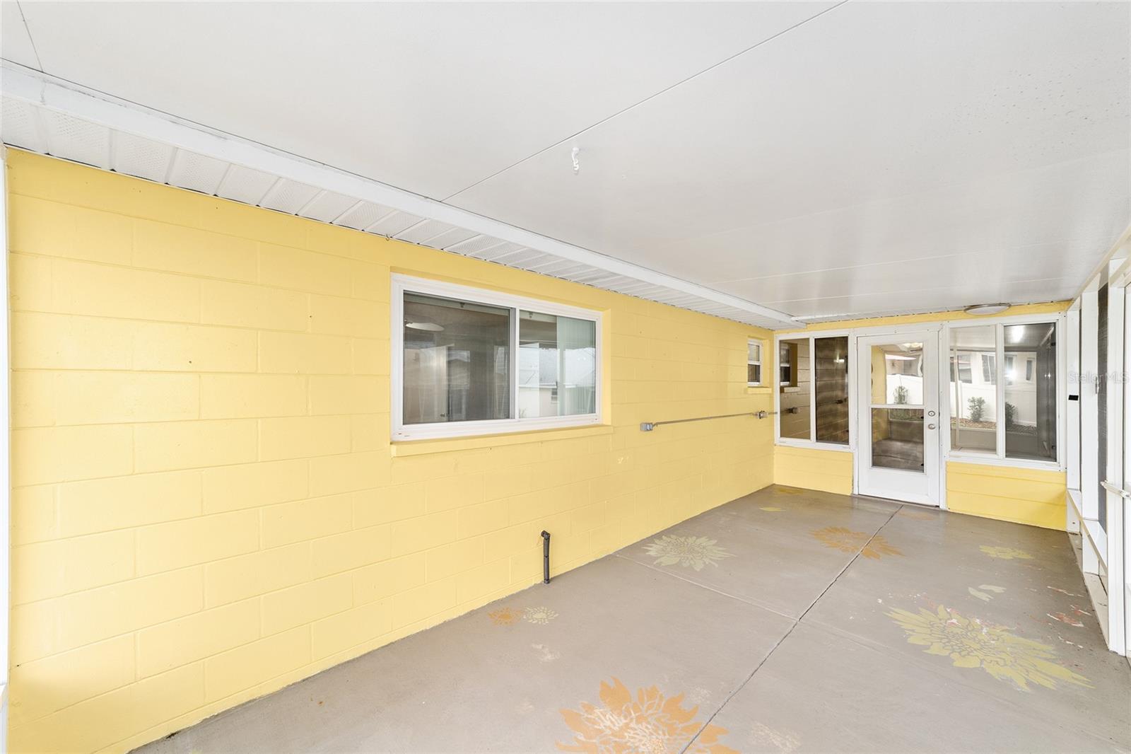 ON TOP OF THE WORLD - Residential