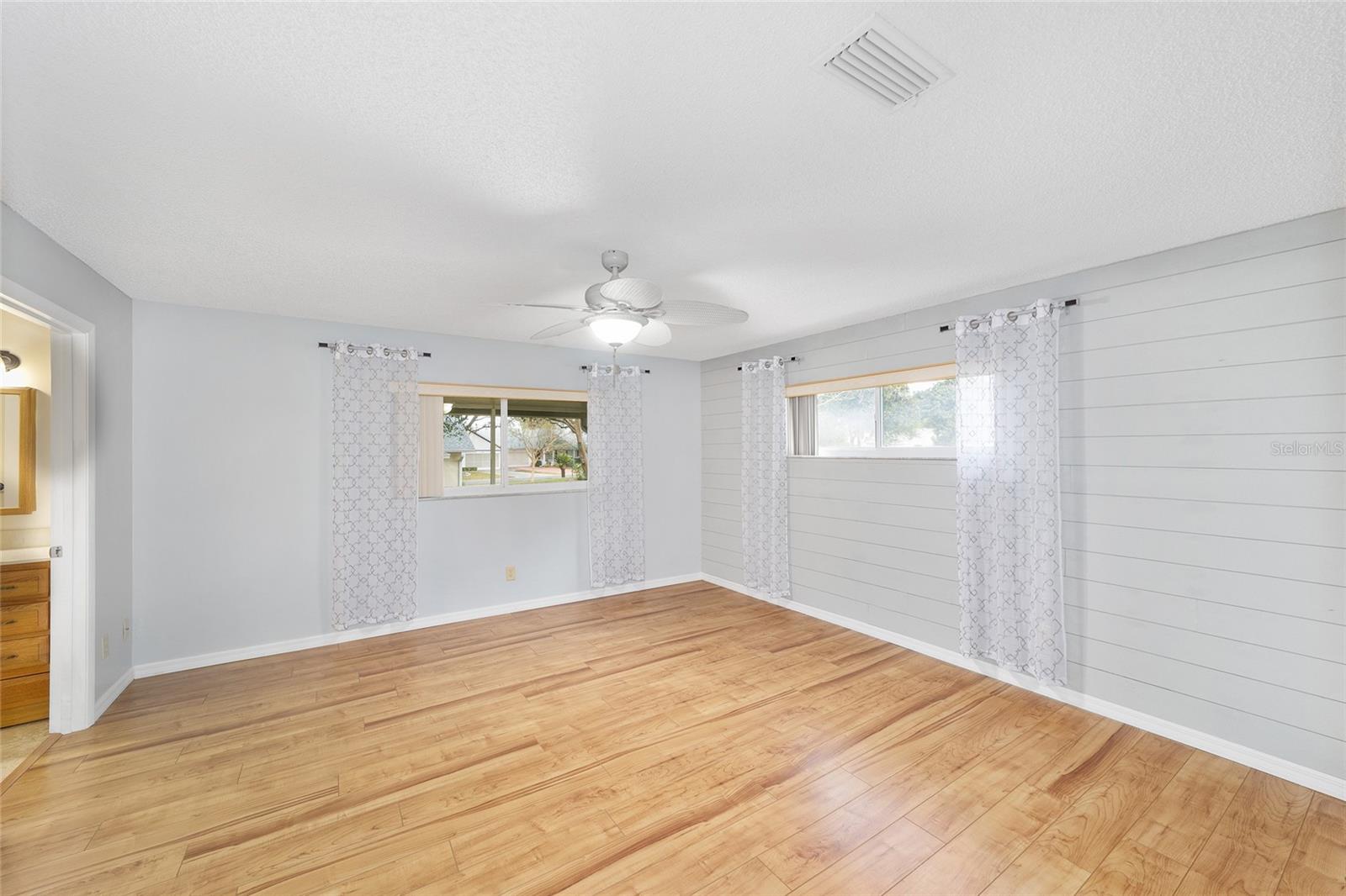 ON TOP OF THE WORLD - Residential