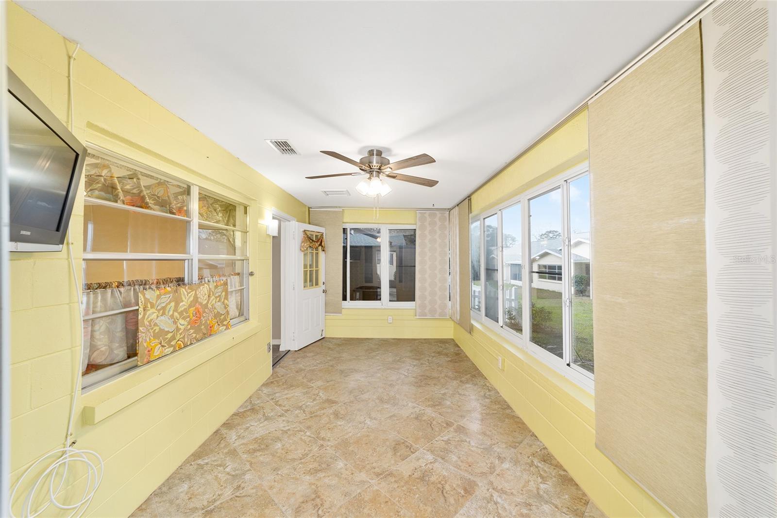 ON TOP OF THE WORLD - Residential