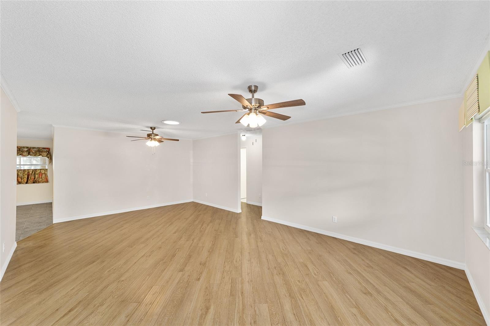 ON TOP OF THE WORLD - Residential