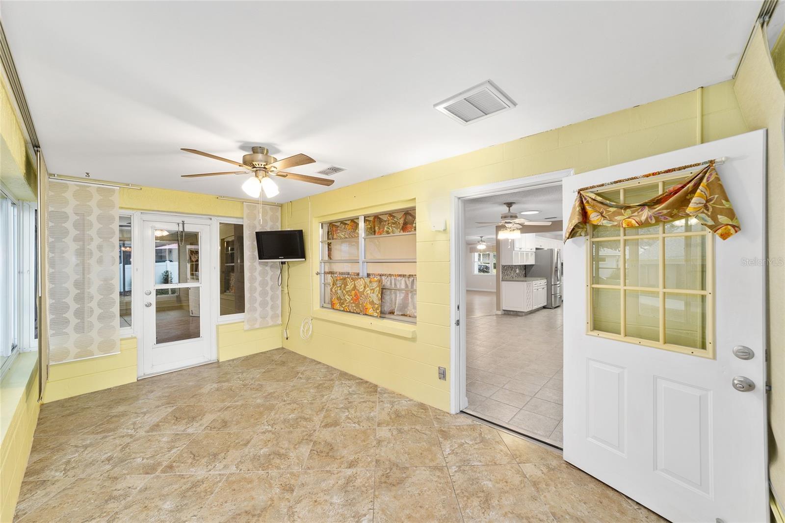 ON TOP OF THE WORLD - Residential