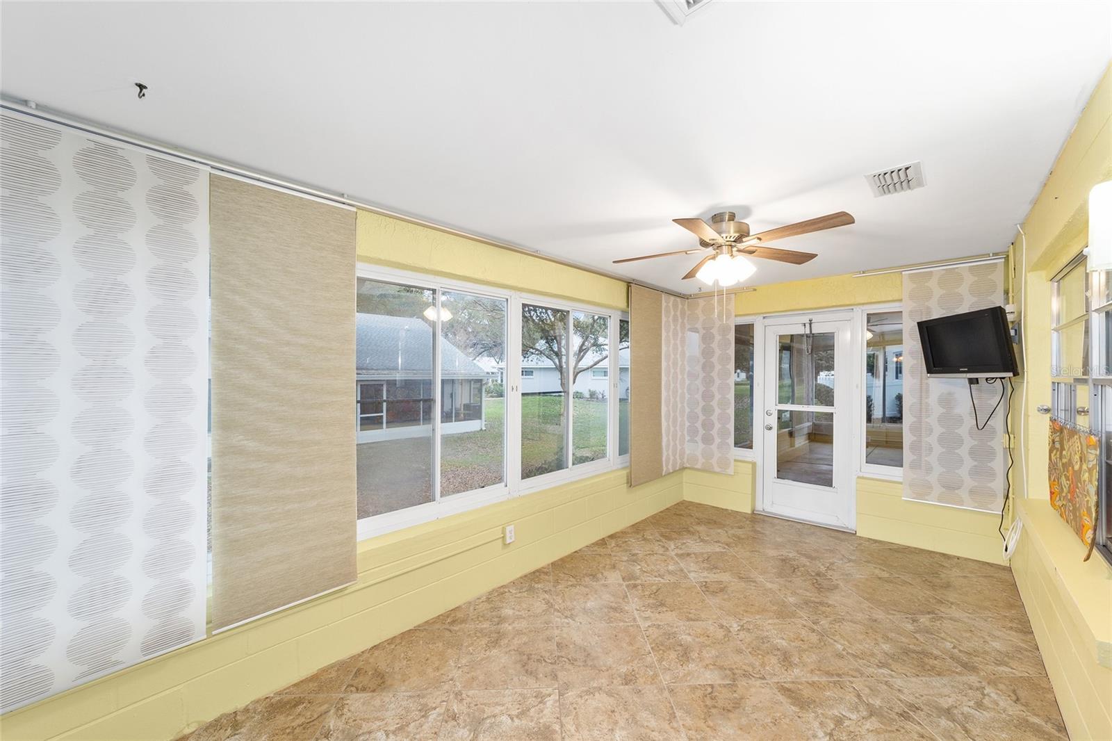 ON TOP OF THE WORLD - Residential