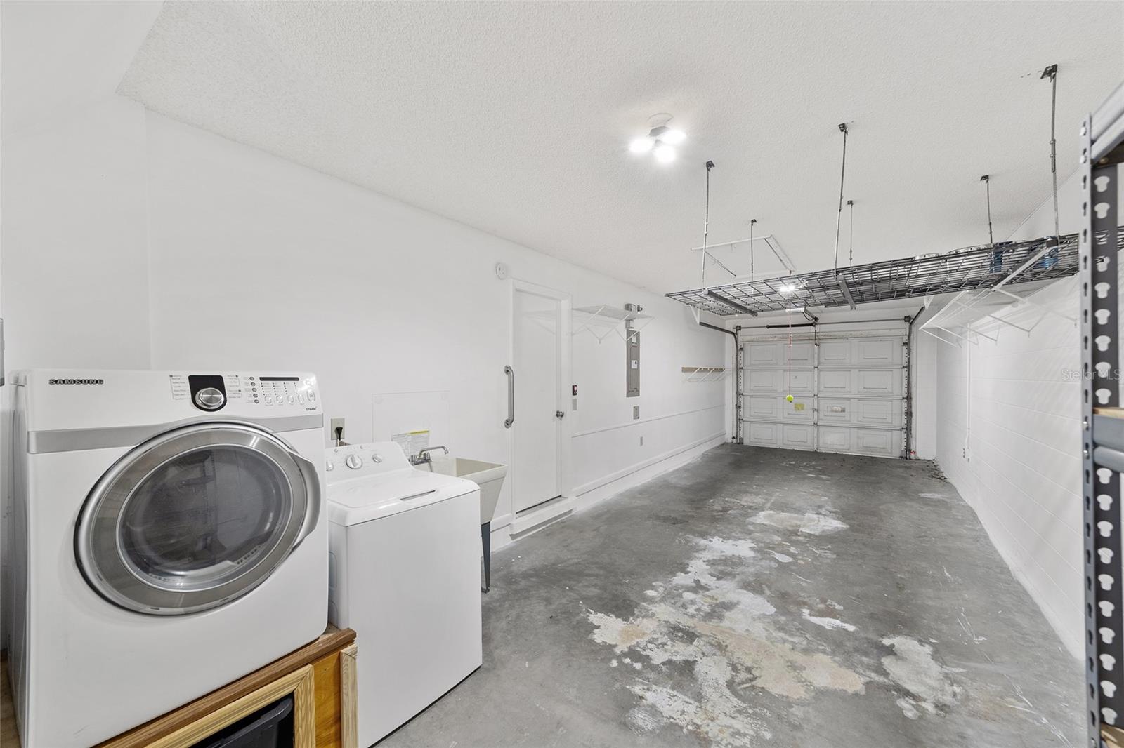 ON TOP OF THE WORLD - Residential