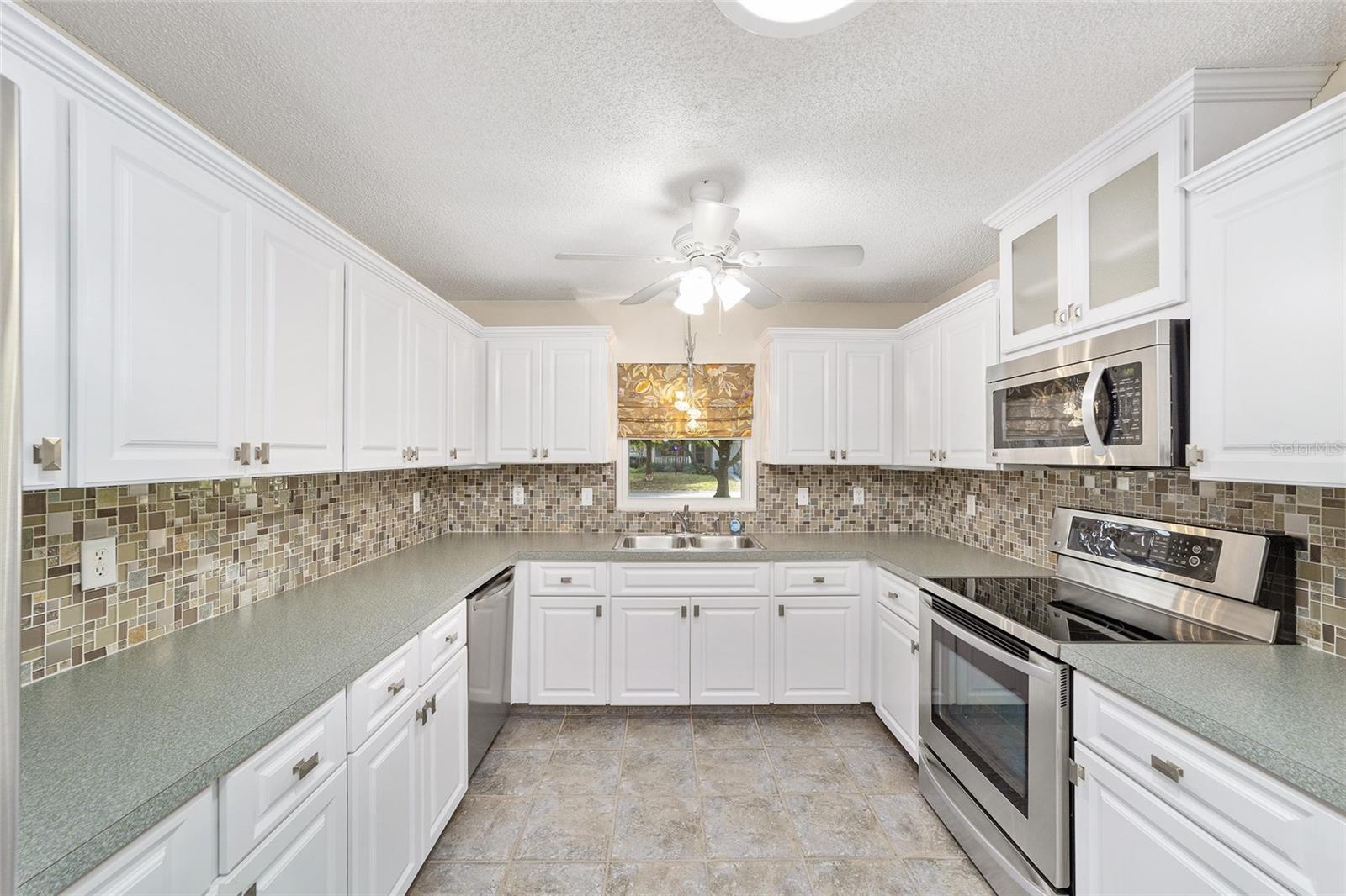 ON TOP OF THE WORLD - Residential