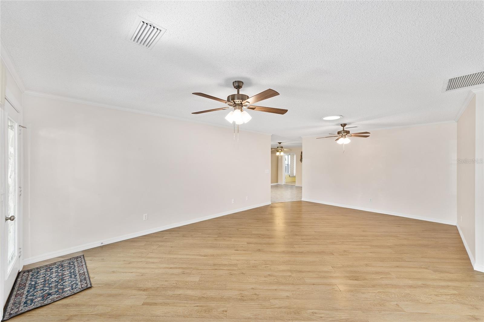 ON TOP OF THE WORLD - Residential