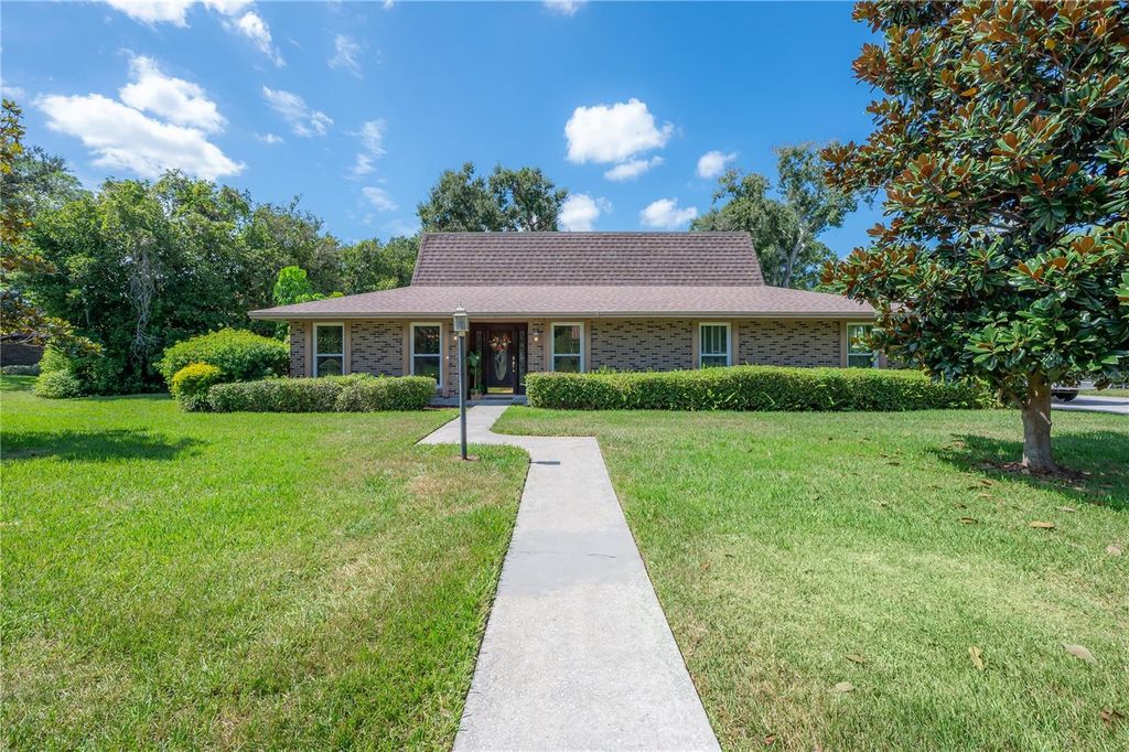 Photo of 13313 Golf Crest Circle, Tampa, FL 33618 (MLS # TB8420690)