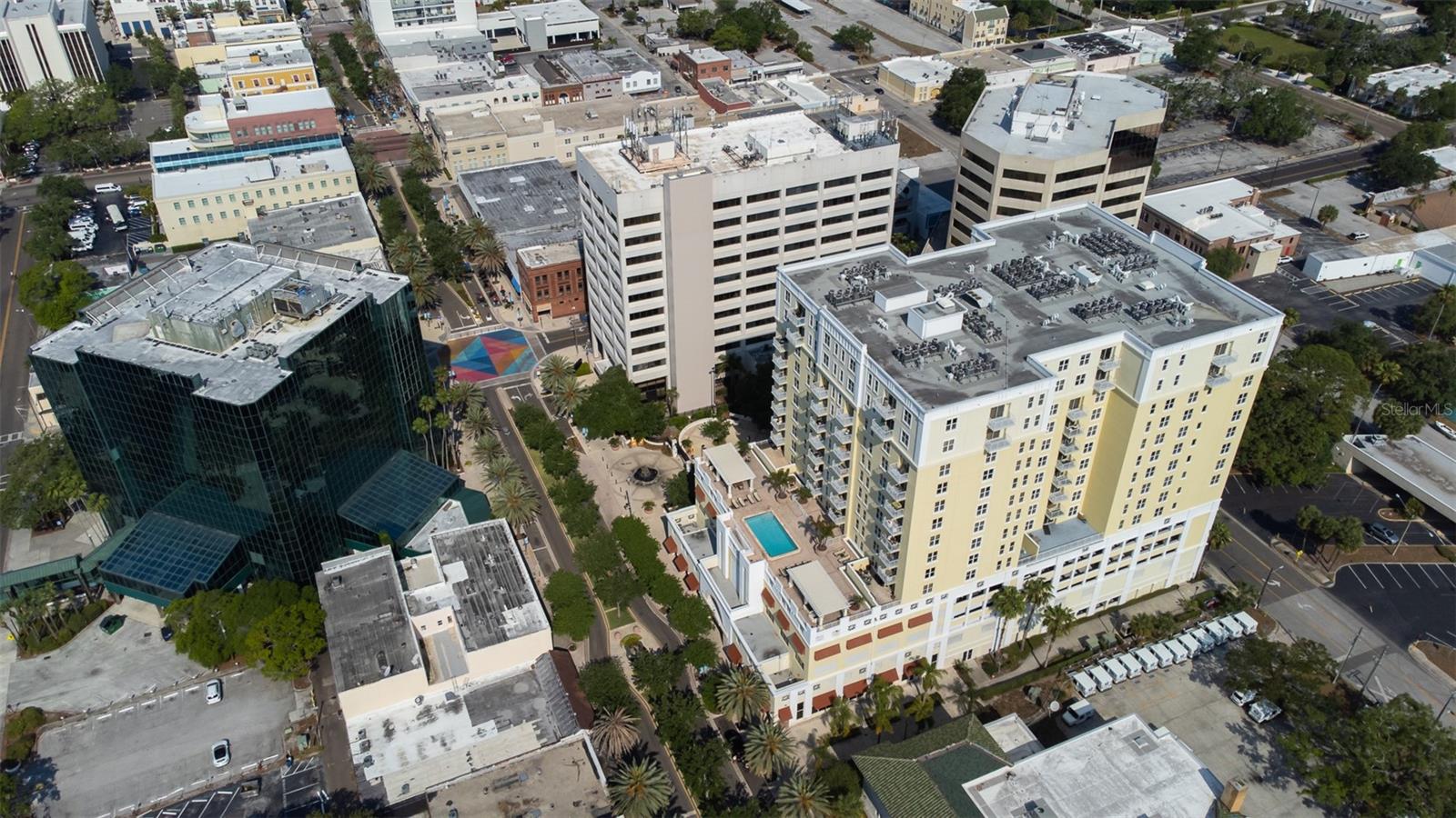OWNER IS INSTALLING NEW FLOORING., no carpet! No Balcony unit in Station Square Condominium. Clean, Spacious, modern and comfortable! 2 blocks from the 90 Million dollar park with 9000 capacity amphitheaterl. Capital theater 2 blocks (750 capacity). Clearwater Beach is 1 mile away! Great GYM, Pool and Clubhouse!
Manager is a Realtor in case you want to buy in there!