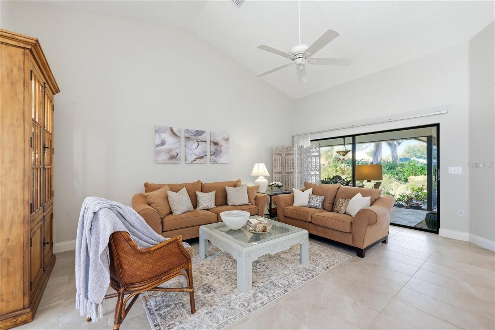 216 CARRIAGE HOUSE LANE 216