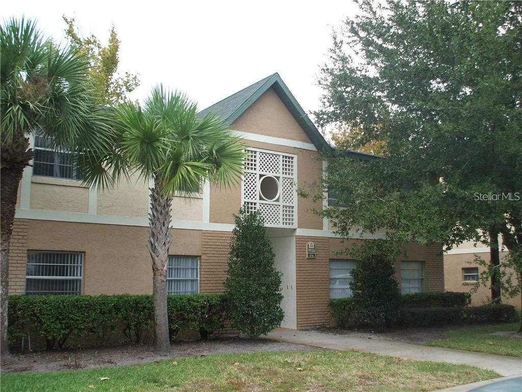 Spacious first-floor 2-bedroom, 2-bath condo in the desirable Hawthorne Village community, ideally located near the Hunters Creek area. Enjoy tile flooring throughout, a modern kitchen with stainless steel appliances, and an in-unit washer and dryer for added convenience. The open living and dining layout is perfect for both relaxing and entertaining.
This prime location offers easy access to major highways, Orlando International Airport, and popular destinations like The Loop, Walt Disney World, and Lake Nona. Residents benefit from nearby shopping centers, dining options, parks, walking trails, and the highly regarded amenities of the Hunters Creek area, making this home a perfect blend of comfort, convenience, and lifestyle.