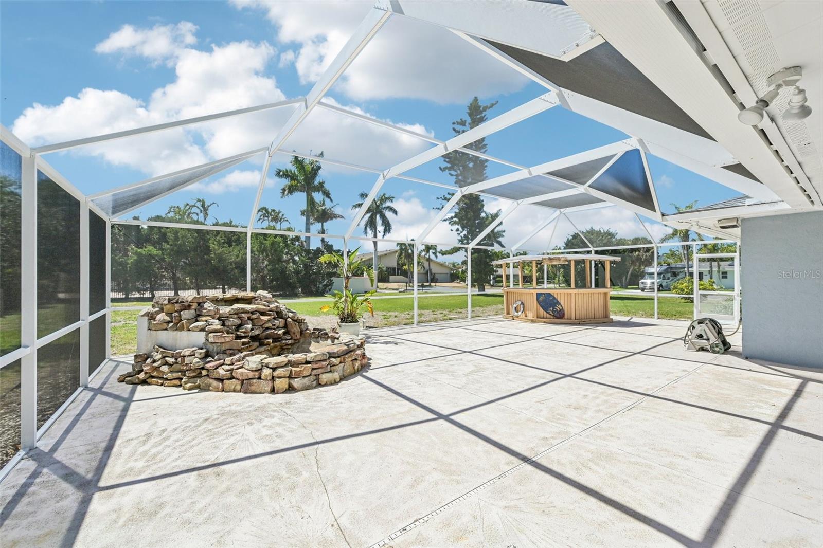 SORRENTO SHORES - Residential