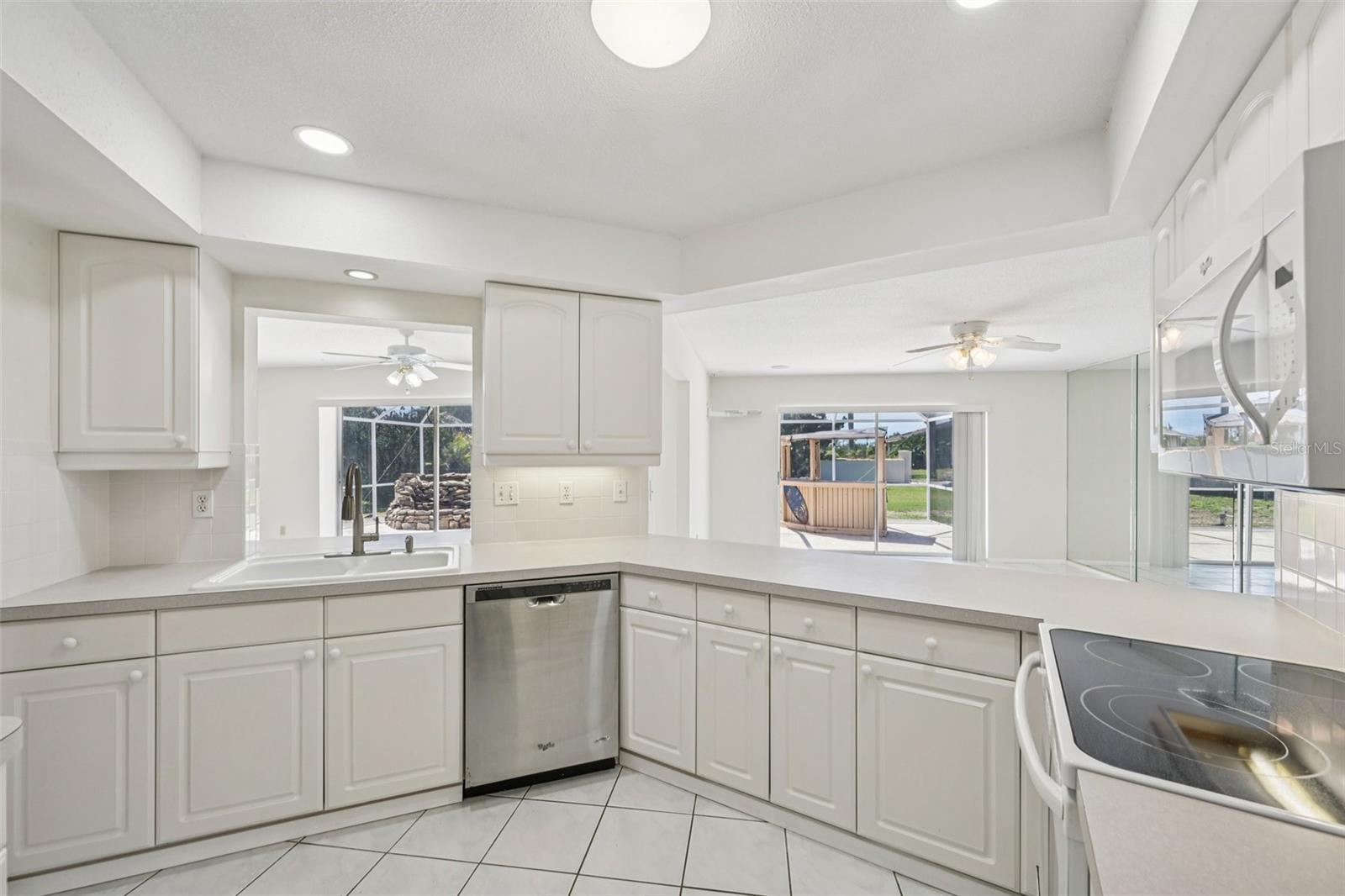 SORRENTO SHORES - Residential