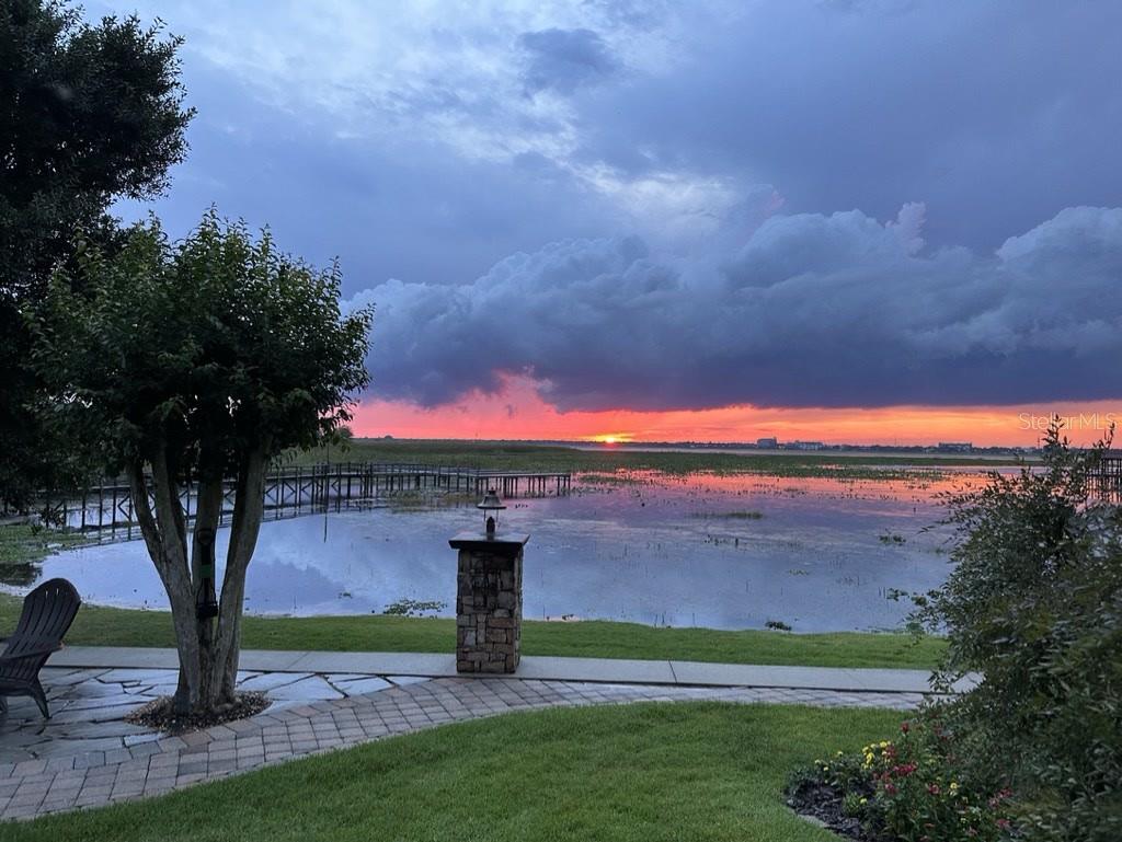 SUNSET POINTE - Residential