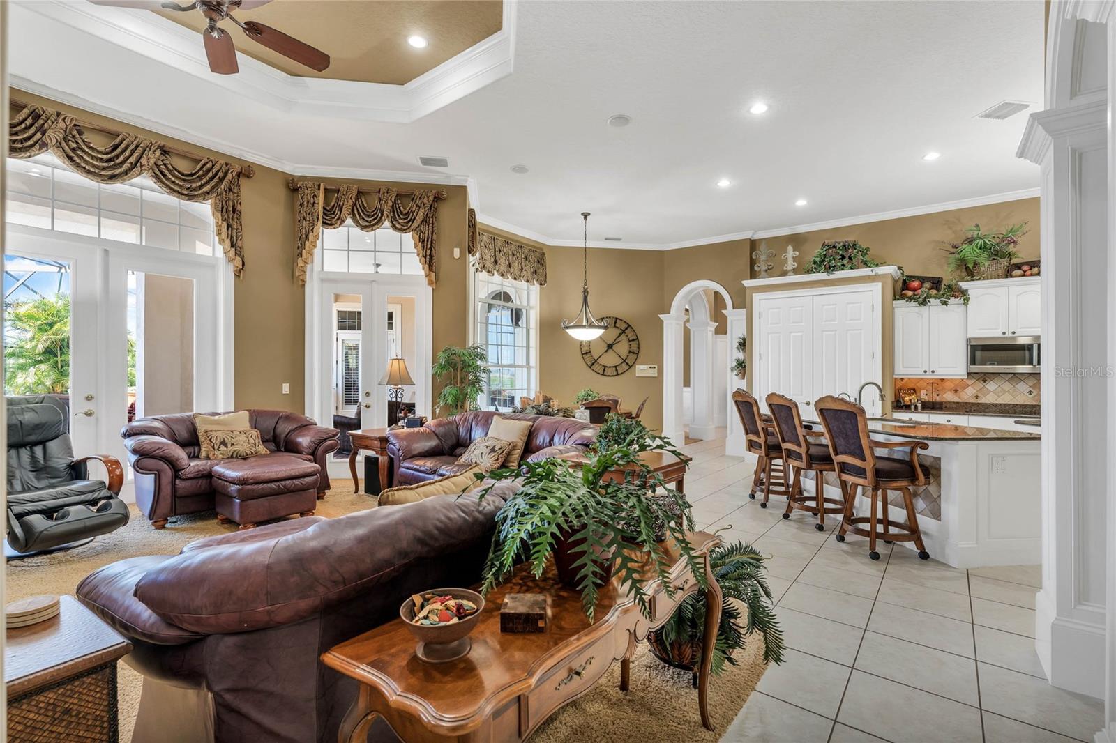 SUNSET POINTE - Residential