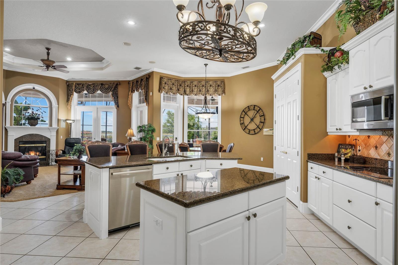 SUNSET POINTE - Residential