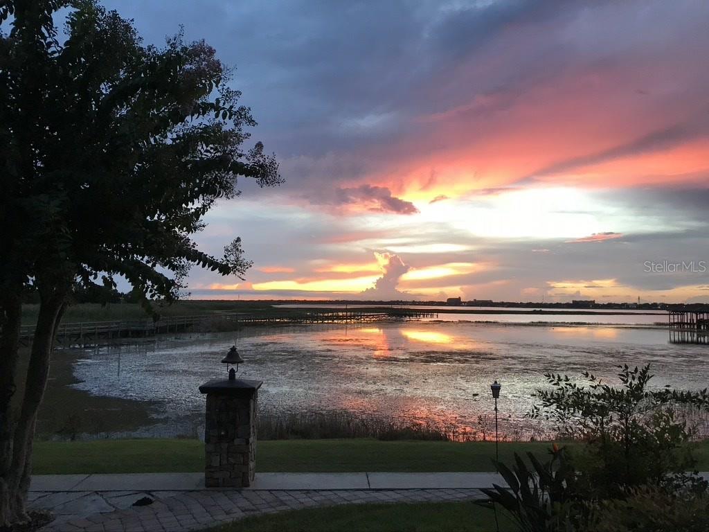 SUNSET POINTE - Residential