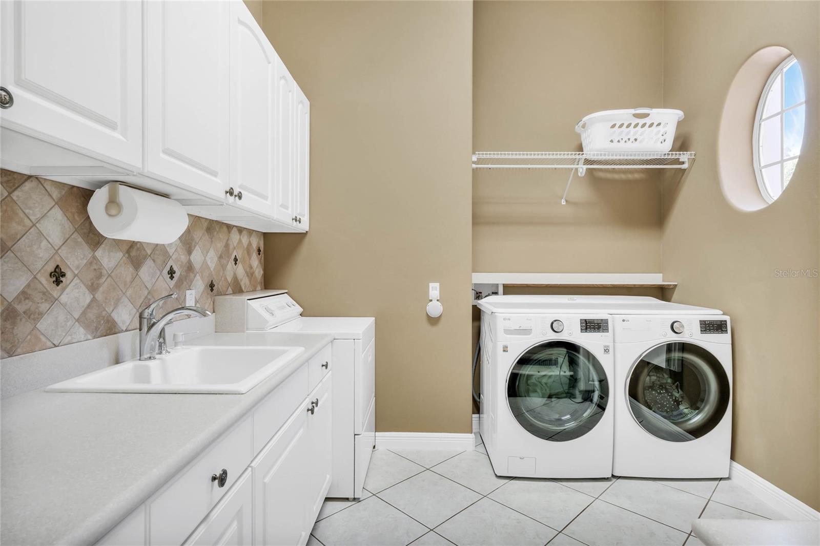 SUNSET POINTE - Residential