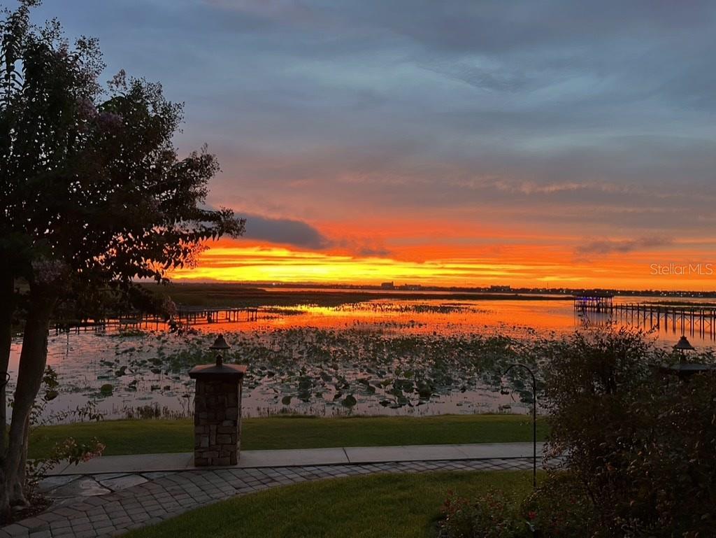 SUNSET POINTE - Residential