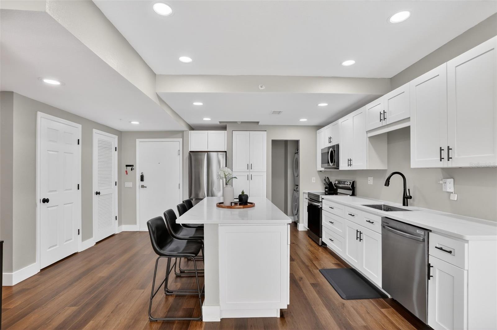 322 E CENTRAL BOULEVARD 1207