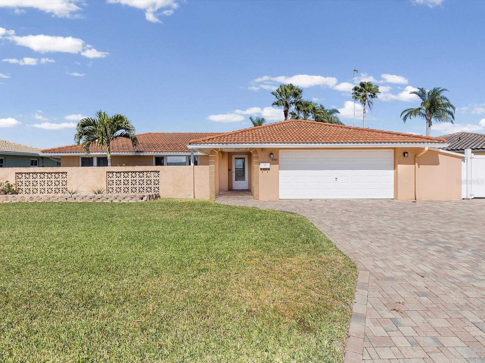 FLOR A MAR - Residential