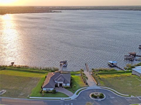 A home in AUBURNDALE