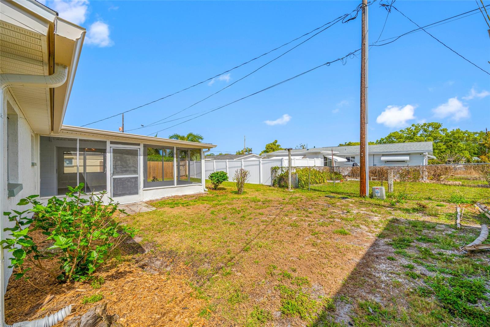 COLONIAL HILLS - Residential