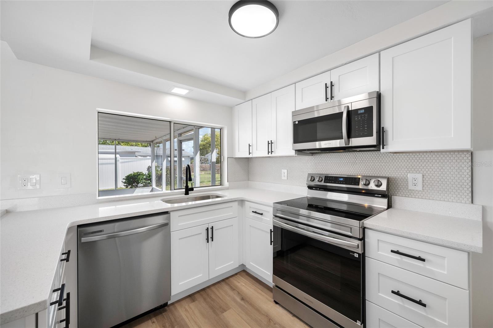 COLONIAL HILLS - Residential