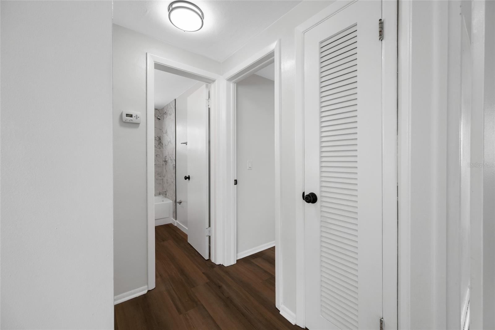 COLONIAL HILLS - Residential